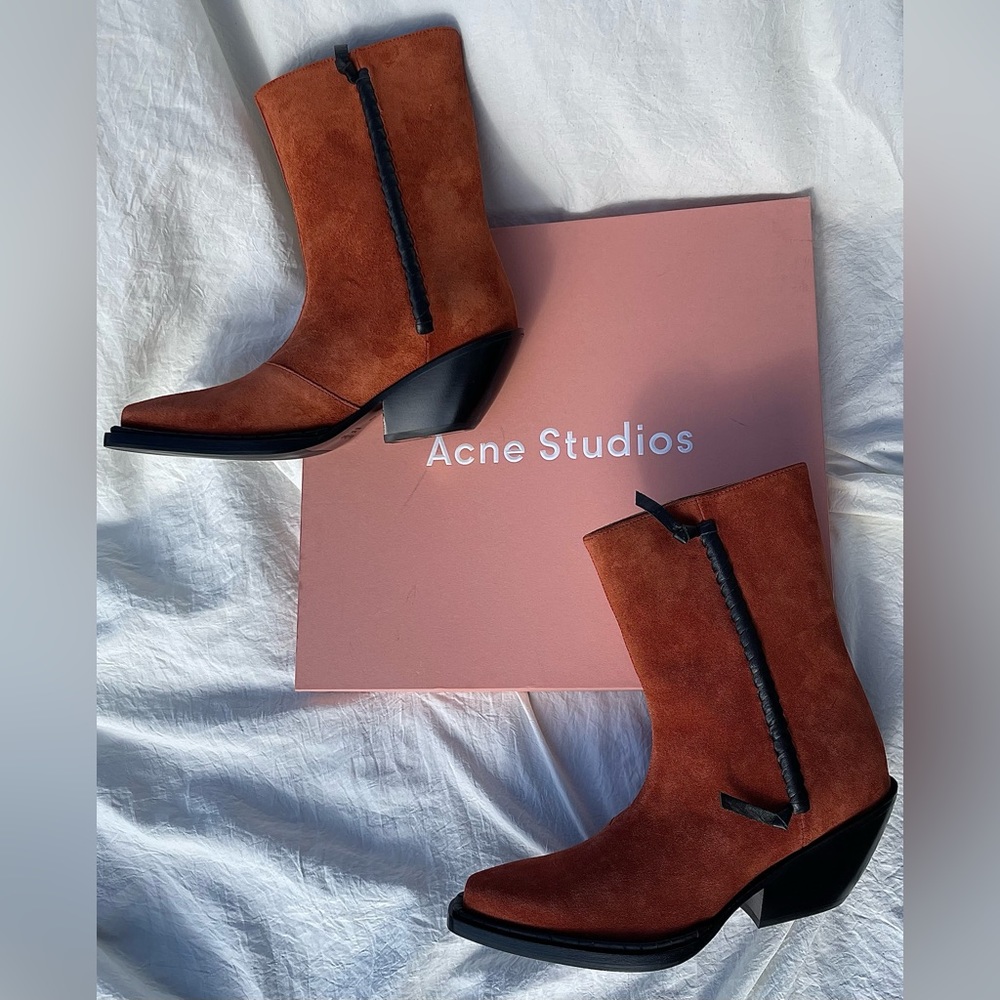 STUNNING BRAND NEW Acne Studios suede western boots.